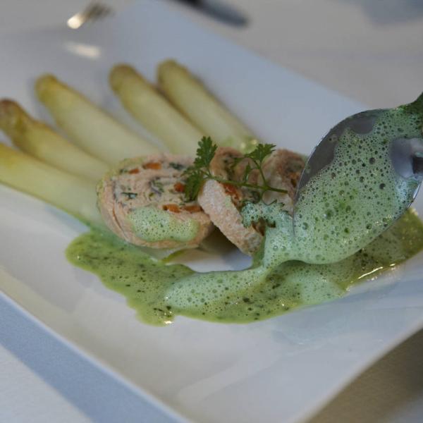 Im Mai - Frühlingserwachen in der Adler Küche mit Spargel & Co